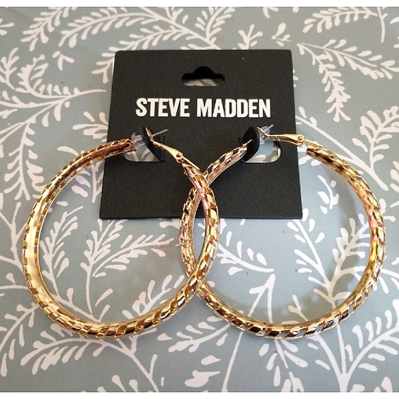 NWT! STEVE MADDEN Gold Textured Hoop Earrings - Picture 6 of 11